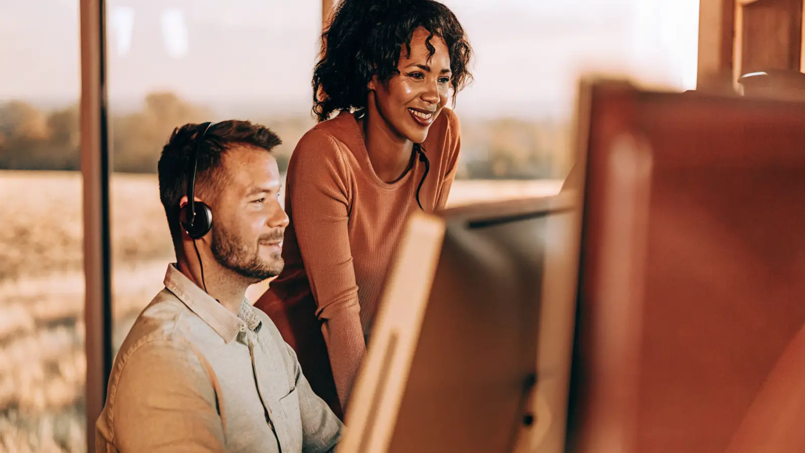 Contact center team collaborating on a closed-loop quality assurance workflow