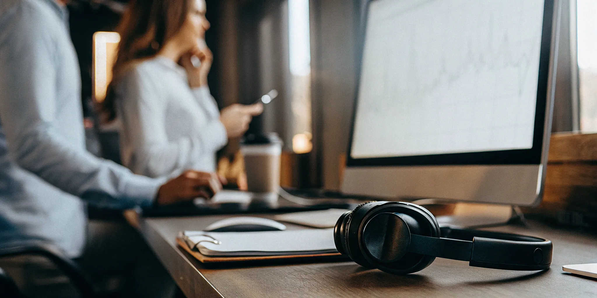 A supervisor uses a call coaching template on a computer to provide feedback to an agent.