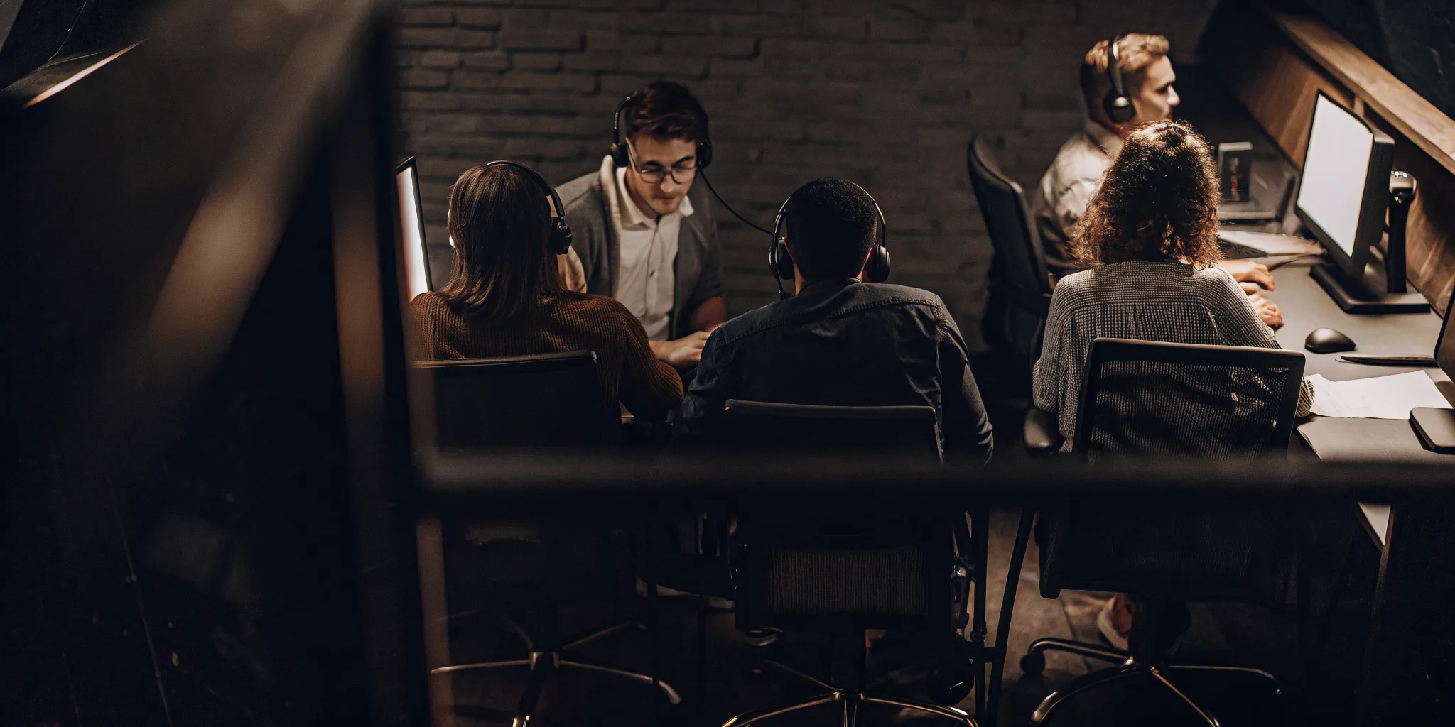 Contact center team collaborating in an integrated first call resolution knowledge management workflow