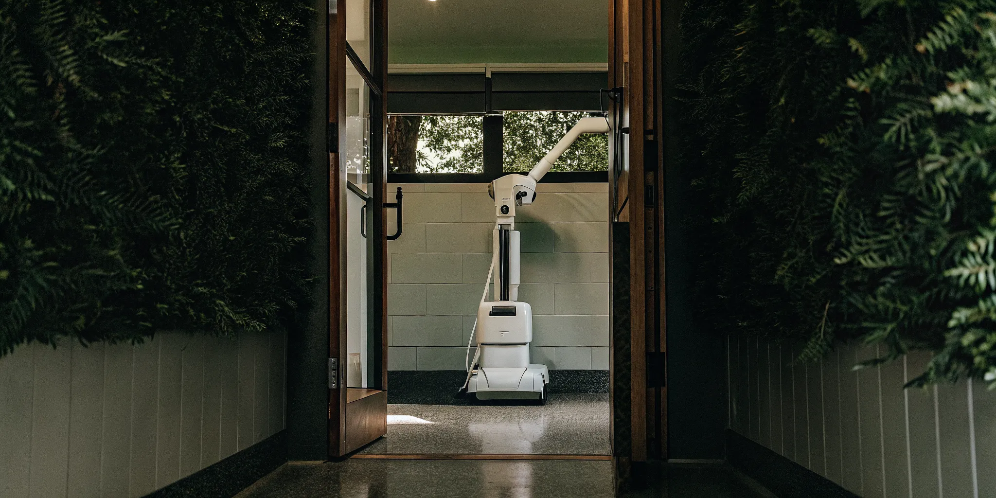 How Does ARTAS Robotic Hair Transplant Work? 1 Physician-guided ARTAS robotic hair transplant system mapping scalp follicles