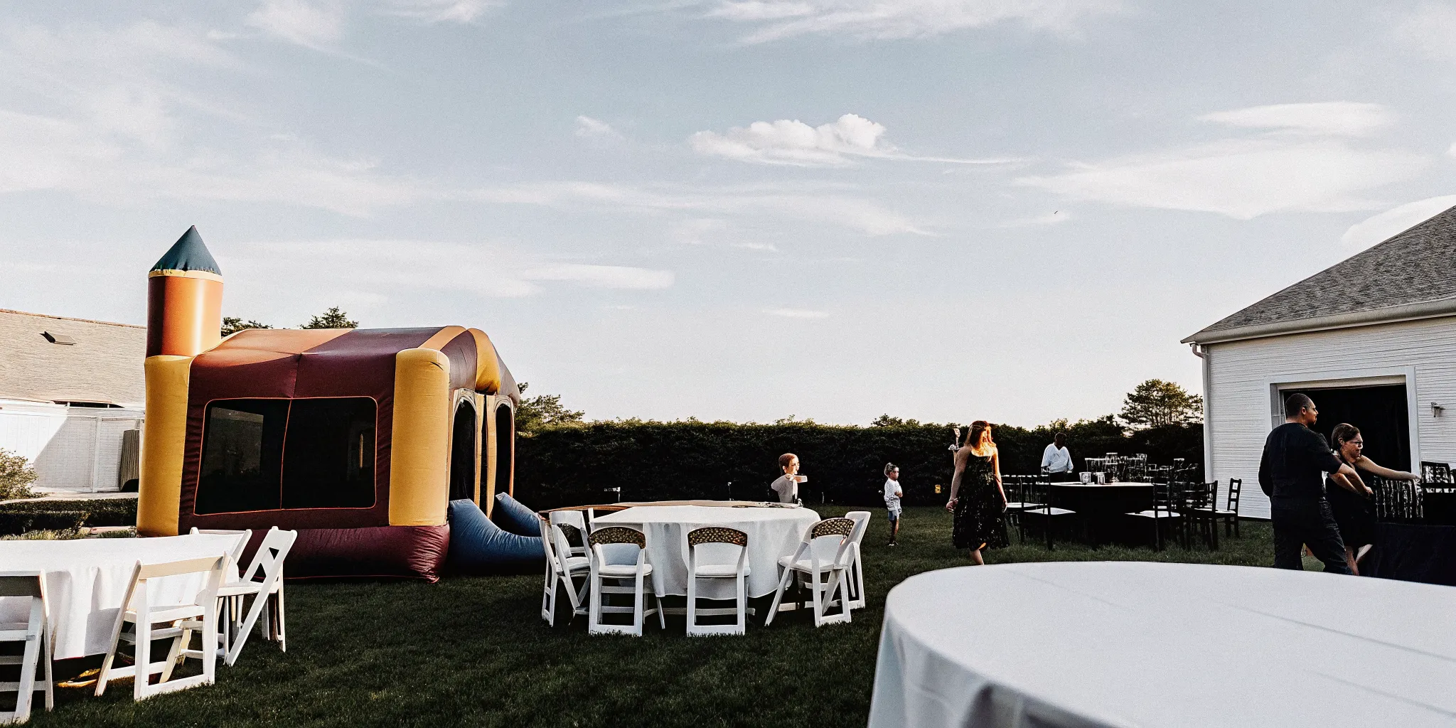 Backyard birthday party rentals Massachusetts families can plan with an inflatable and seating