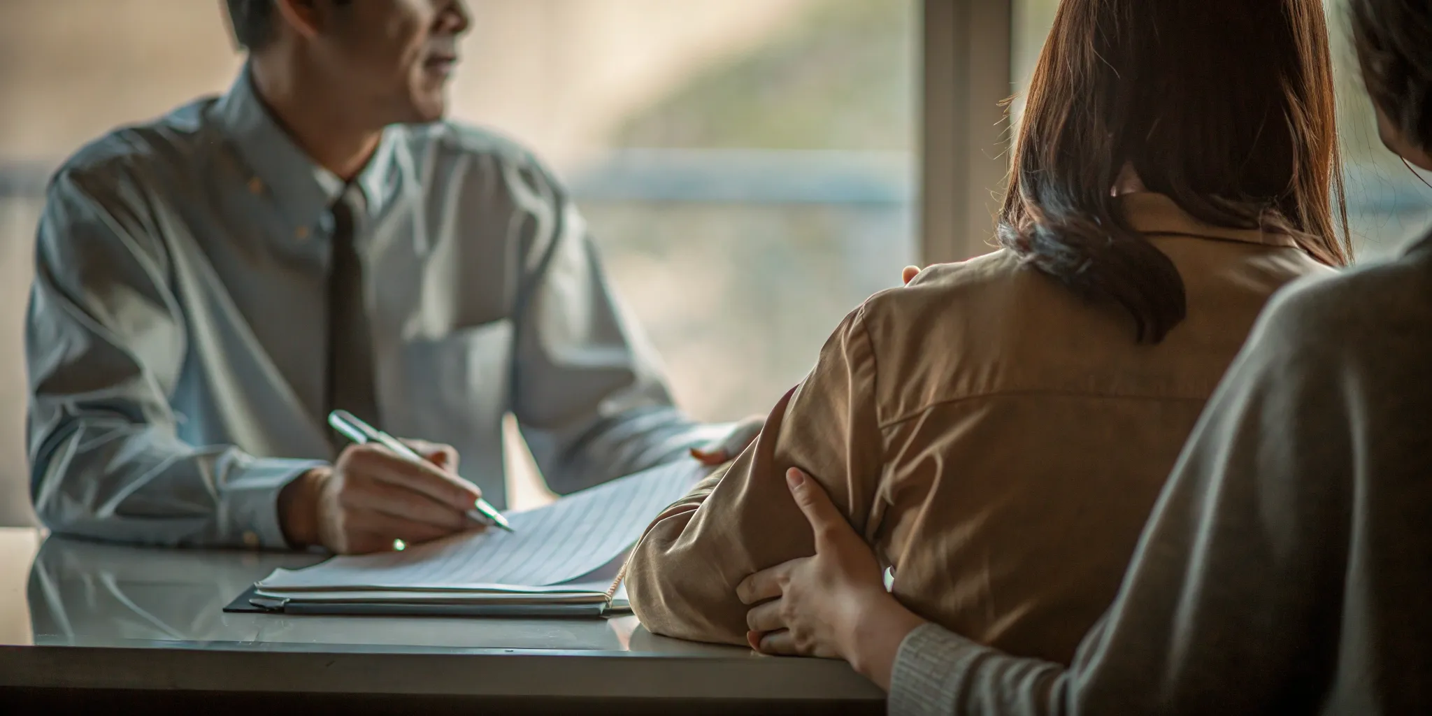 A family member discusses bail bond cosigner responsibilities with a professional bail agent