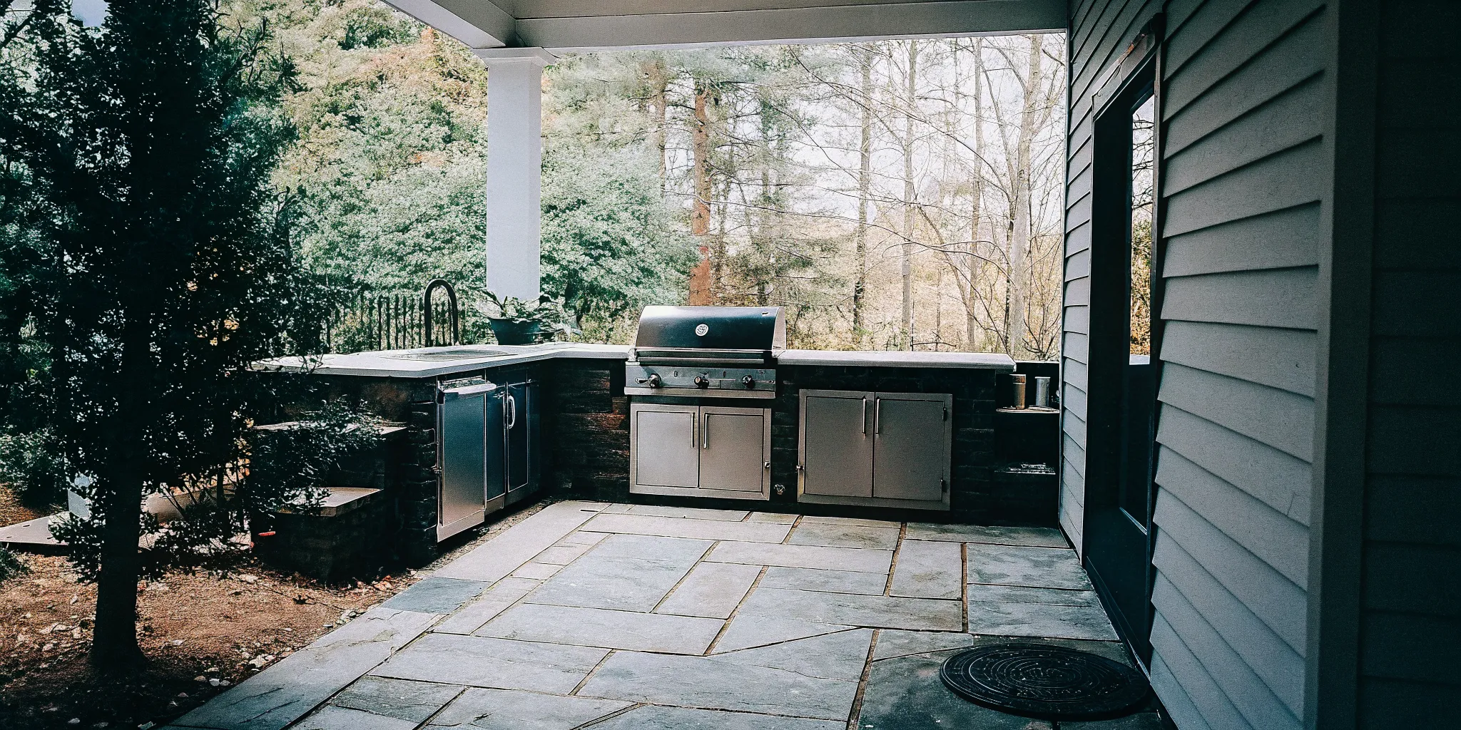 Compact L-shaped outdoor kitchen beneath a covered Carolina patio