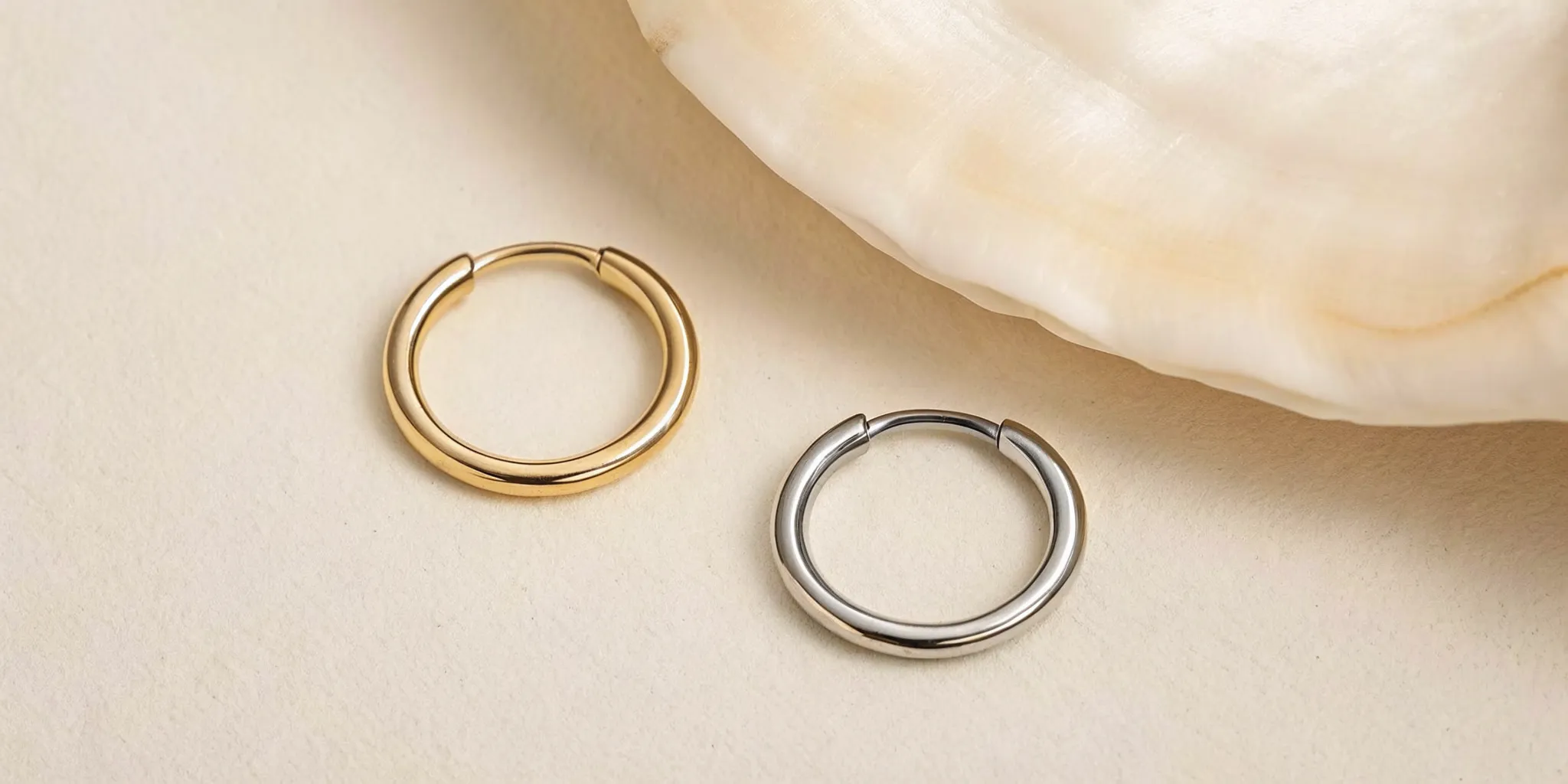 Titanium septum jewelry clicker with hinged closure