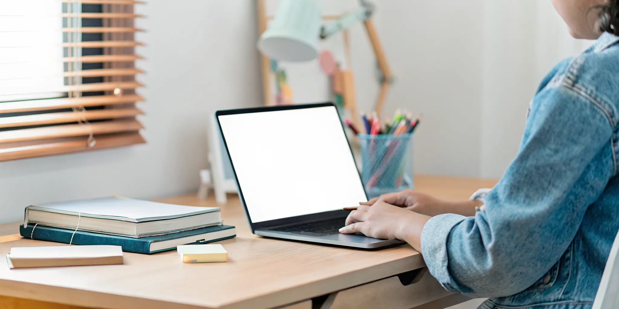 Student using education savings account funding for live online school