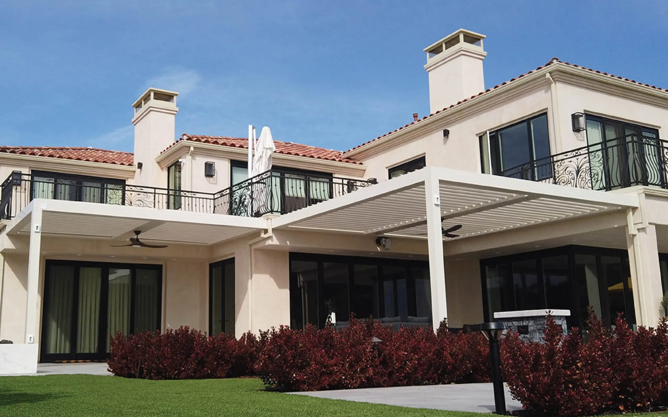 Pergola vs Patio Cover: Which Shade Fits Your Yard? 1 A G Vinyl Fencing vinyl patio cover over a Southern California backyard patio