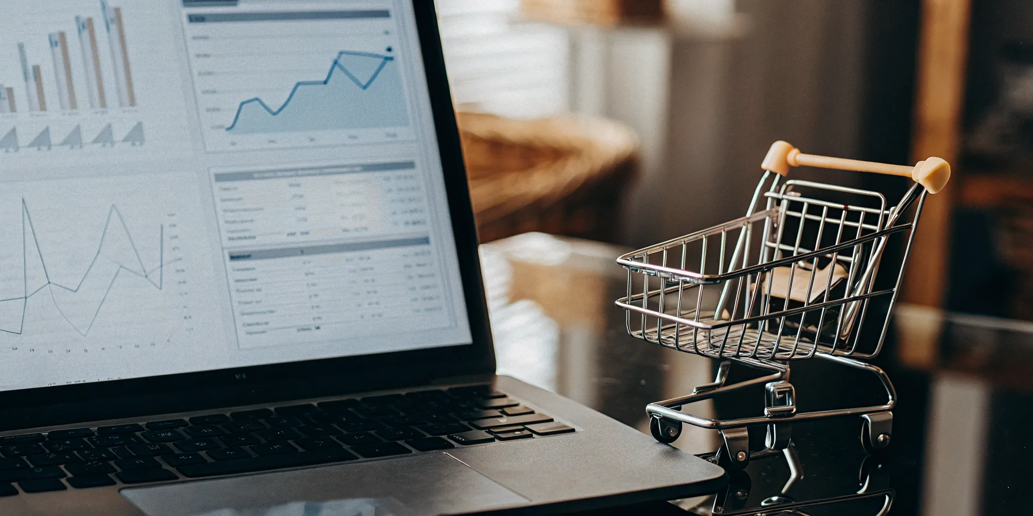 Comparison of FIFO and LIFO inventory valuation methods for e-commerce accounting