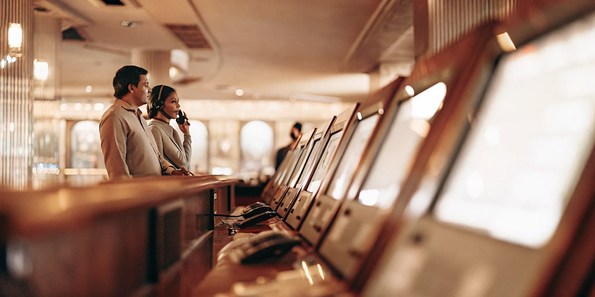 Hotel contact center operations team using analytics to improve guest service