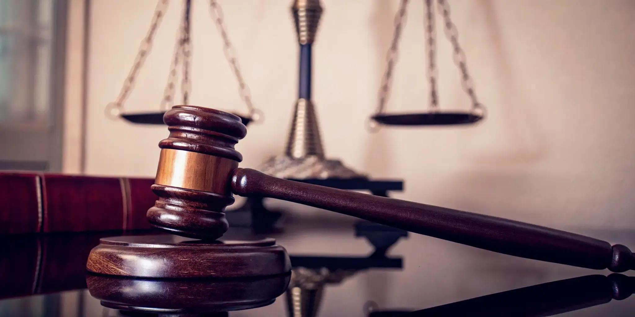 Gavel representing litigation funding disclosure regulations in state courts