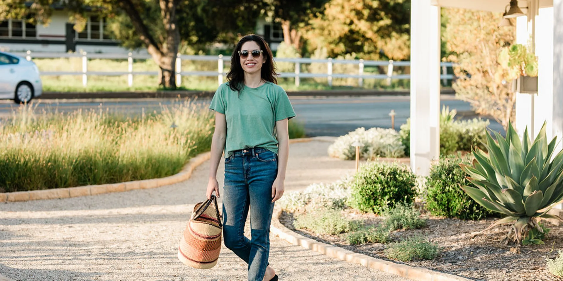Grounding shoes for comfortable daily walking