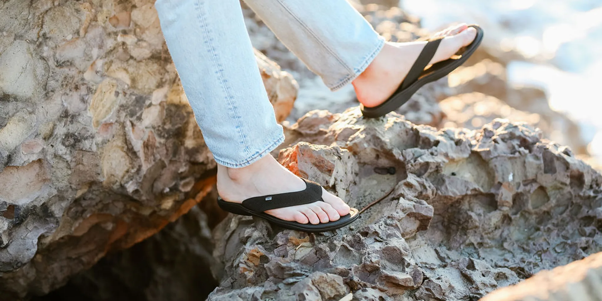Grounding footwear and socks for a wide-foot fit check