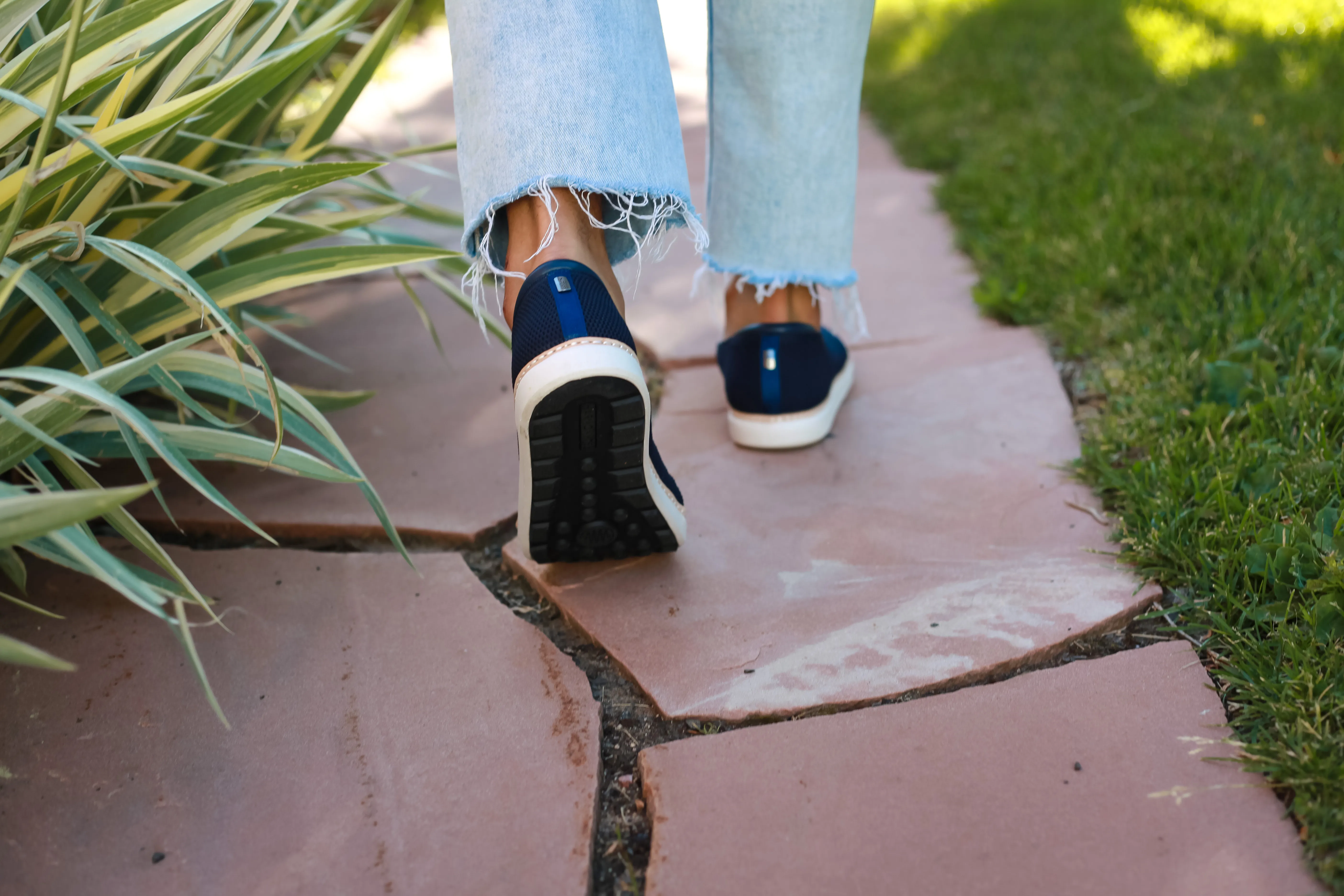 Purpose-built grounding sandals with conductive soles