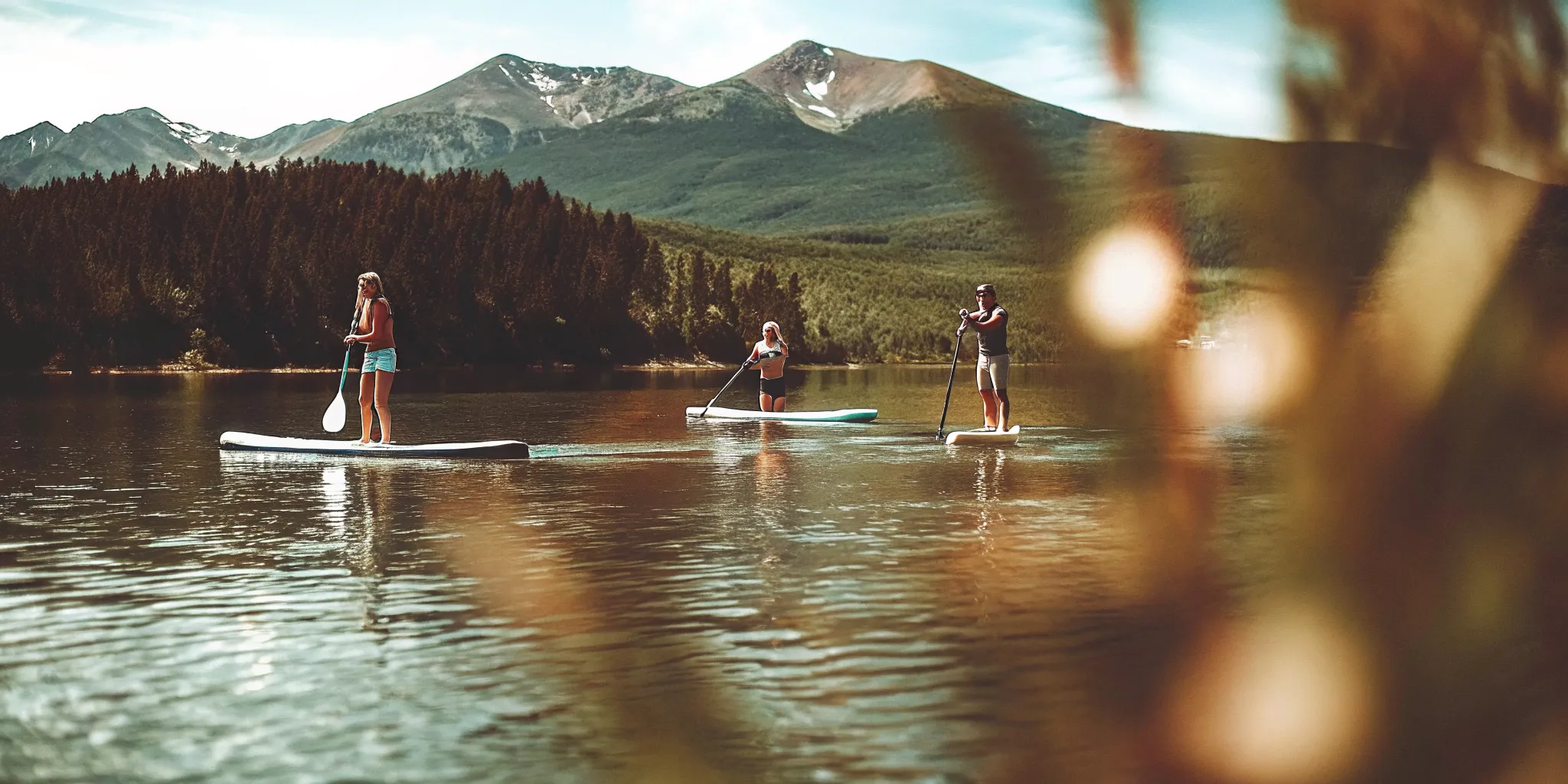 Beginners paddleboarding and kayaking on Lake Dillon near Dillon Marina