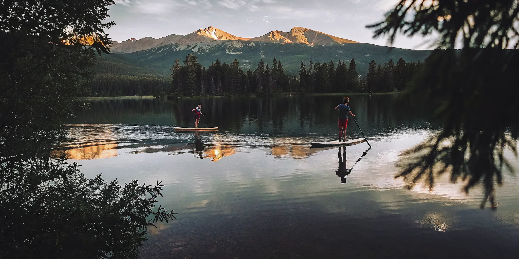 Paddleboarders enjoying things to do in Dillon Colorado summer on Lake Dillon