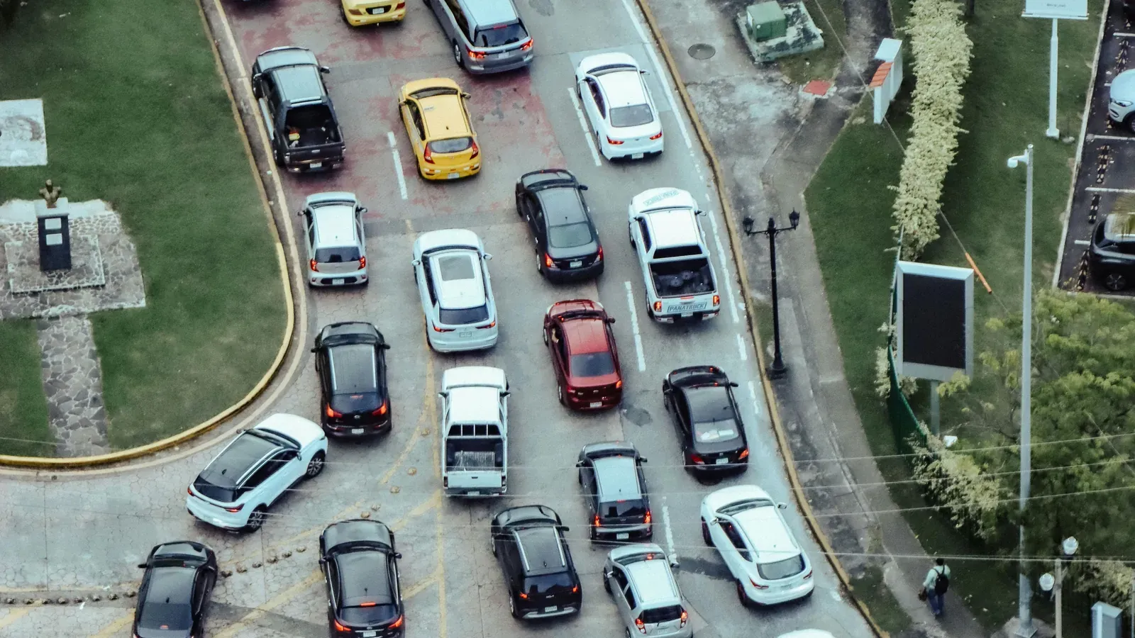 Aerial view of heavy California traffic for an insurance denied car accident claim California article