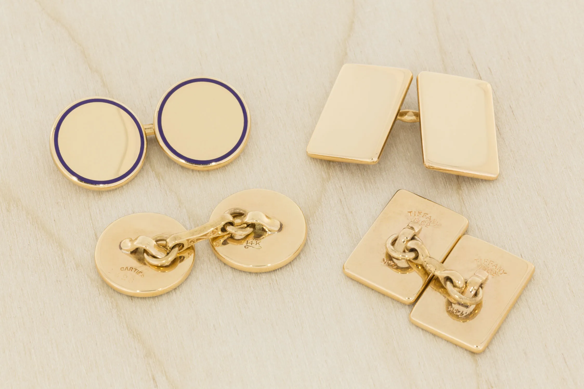 Diamond Banc expert handling jewelry during an evaluation