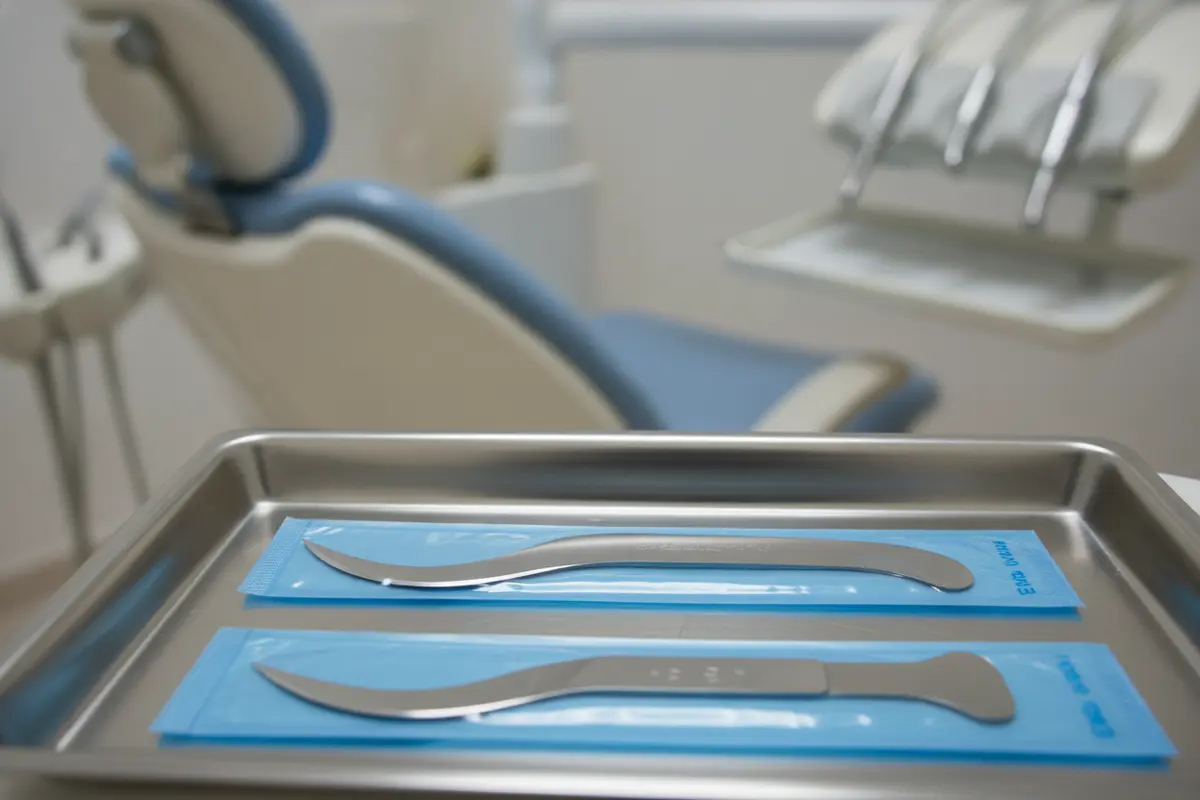 Side-by-side comparison of #15 and #15C sterile scalpel blade profiles on a dental instrument tray